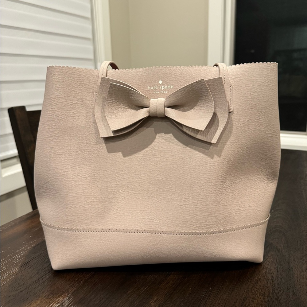 Kate Spade pale pink brand new handbag with bow and scalloped edges.